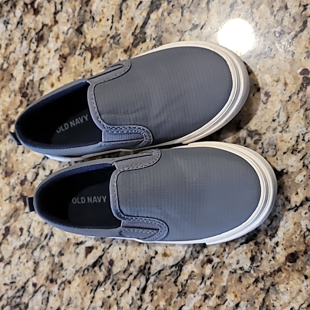 Old Navy toddler size 9 slip on shoes